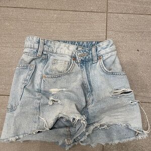 H&M Distressed Denim Shorts – Size 2, Light Wash